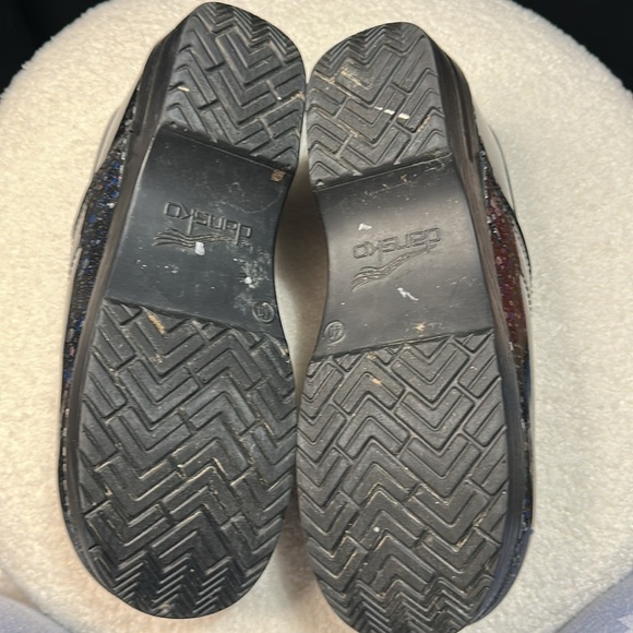 Woman’s Blacks Danskos - Picture 6 of 6